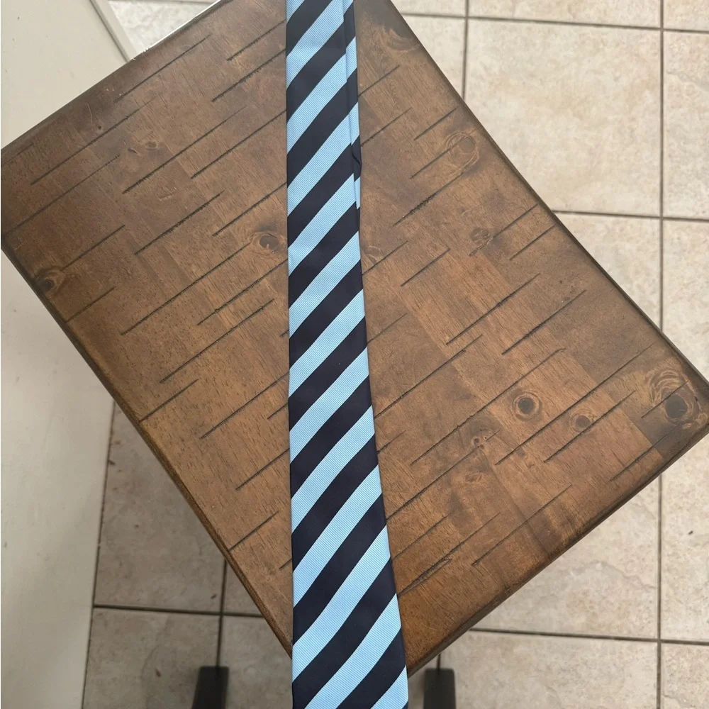 Children’s Place blue tie